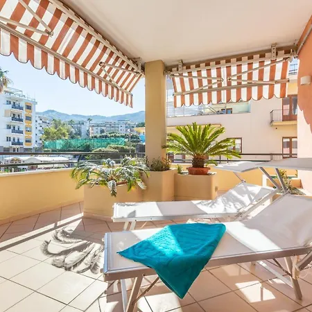 アパート Modern Spacious With Terrace, Balconies, Solarium & Gym