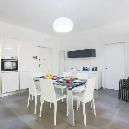 Modern Spacious With Terrace, Balconies, Solarium & Gym * ソレント