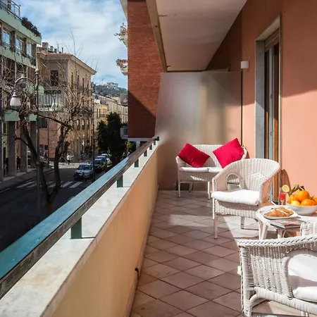 アパート Modern Spacious With Terrace, Balconies, Solarium & Gym