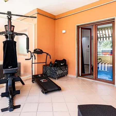 Modern Spacious With Terrace, Balconies, Solarium & Gym アパート