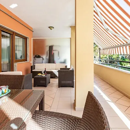 Modern Spacious With Terrace, Balconies, Solarium & Gym アパート *