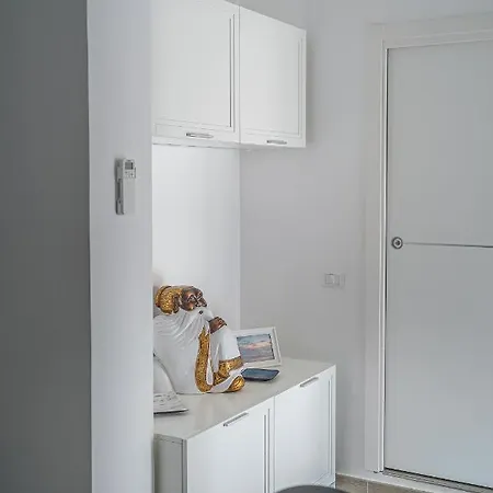 アパート Modern Spacious With Terrace, Balconies, Solarium & Gym ソレント