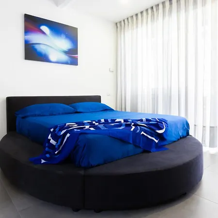 アパート Modern Spacious With Terrace, Balconies, Solarium & Gym *