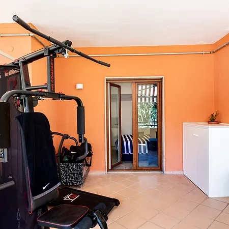 Апартаменты Modern Spacious With Terrace, Balconies, Solarium & Gym Сорренто
